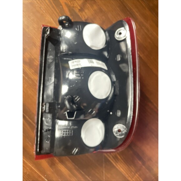 Tail Light Eagle Eyes FR278-U000R New - Picture 8 of 16